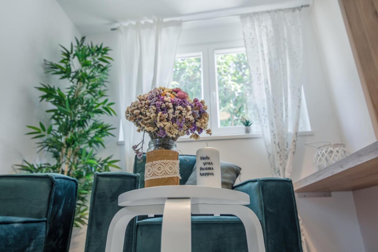 Apartment Norah With Private Parking PUY 외부 사진