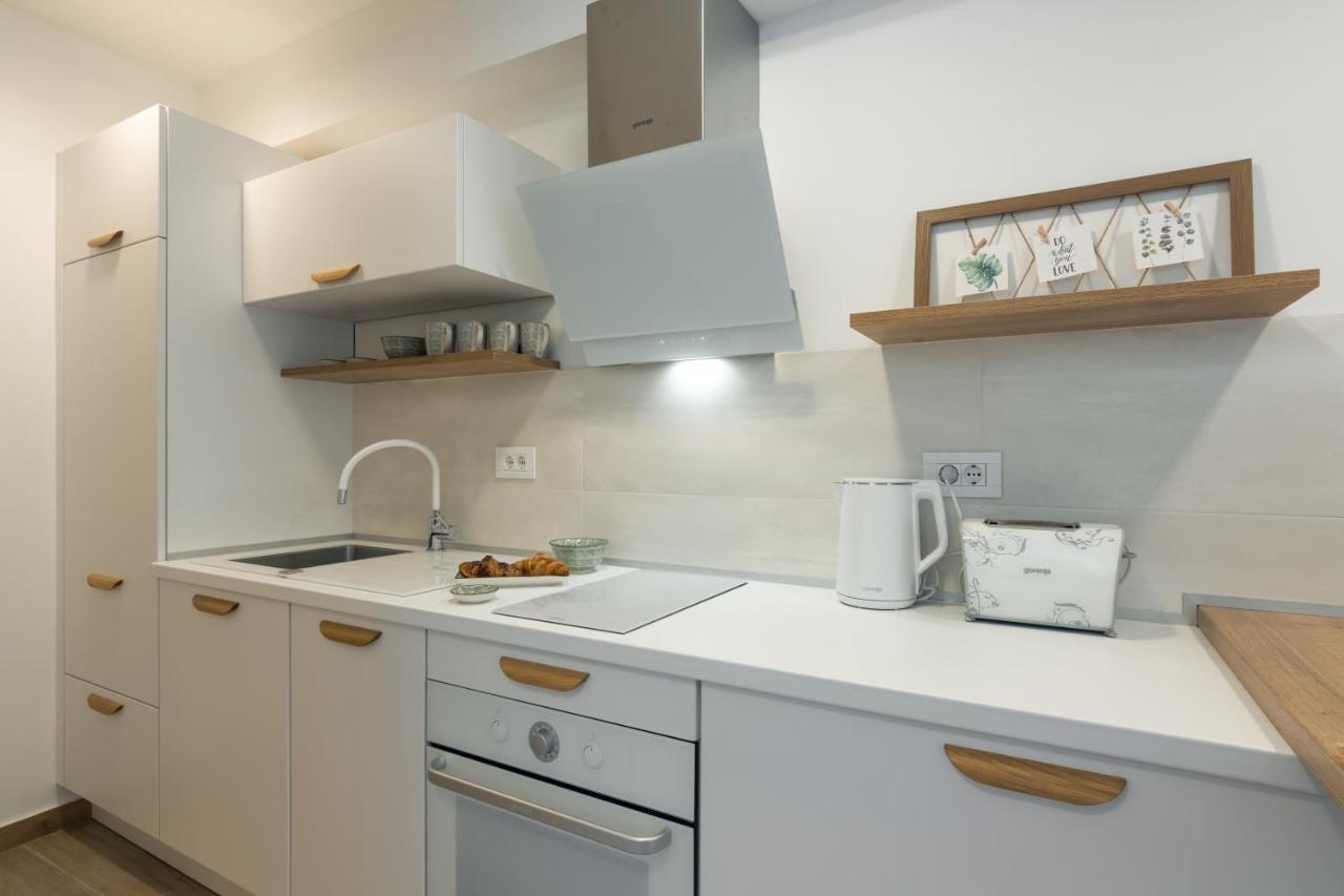 Apartment Norah With Private Parking PUY 외부 사진