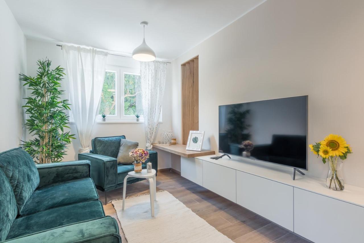 Apartment Norah With Private Parking PUY 외부 사진