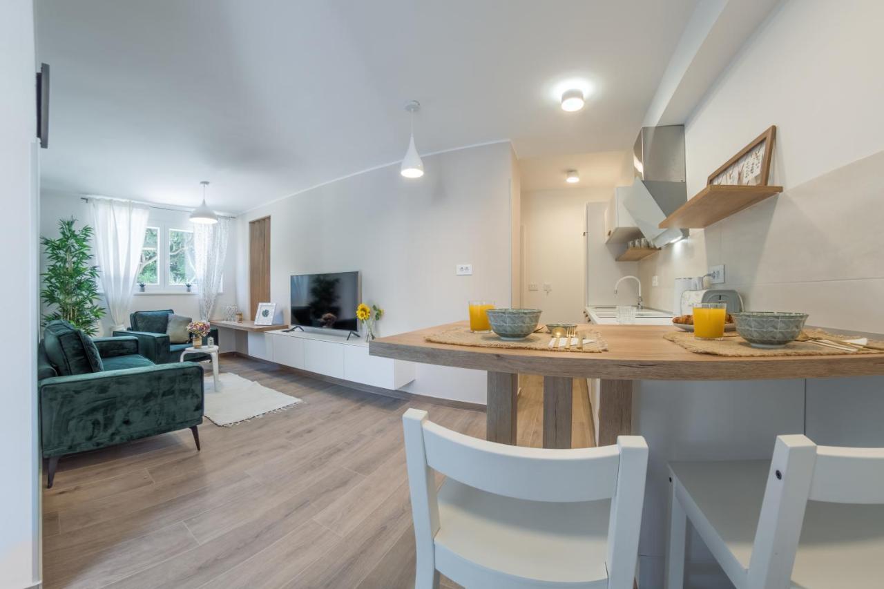 Apartment Norah With Private Parking PUY 외부 사진